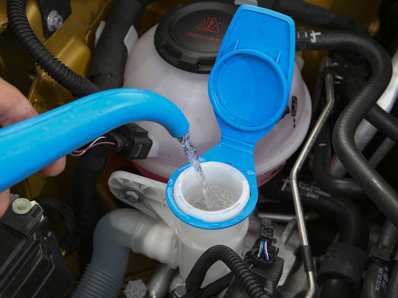 Wischwasser_4-3.jpg Im Frühjahr steht der Wechsel beim Scheibenreiniger an. (Bild: SPX)